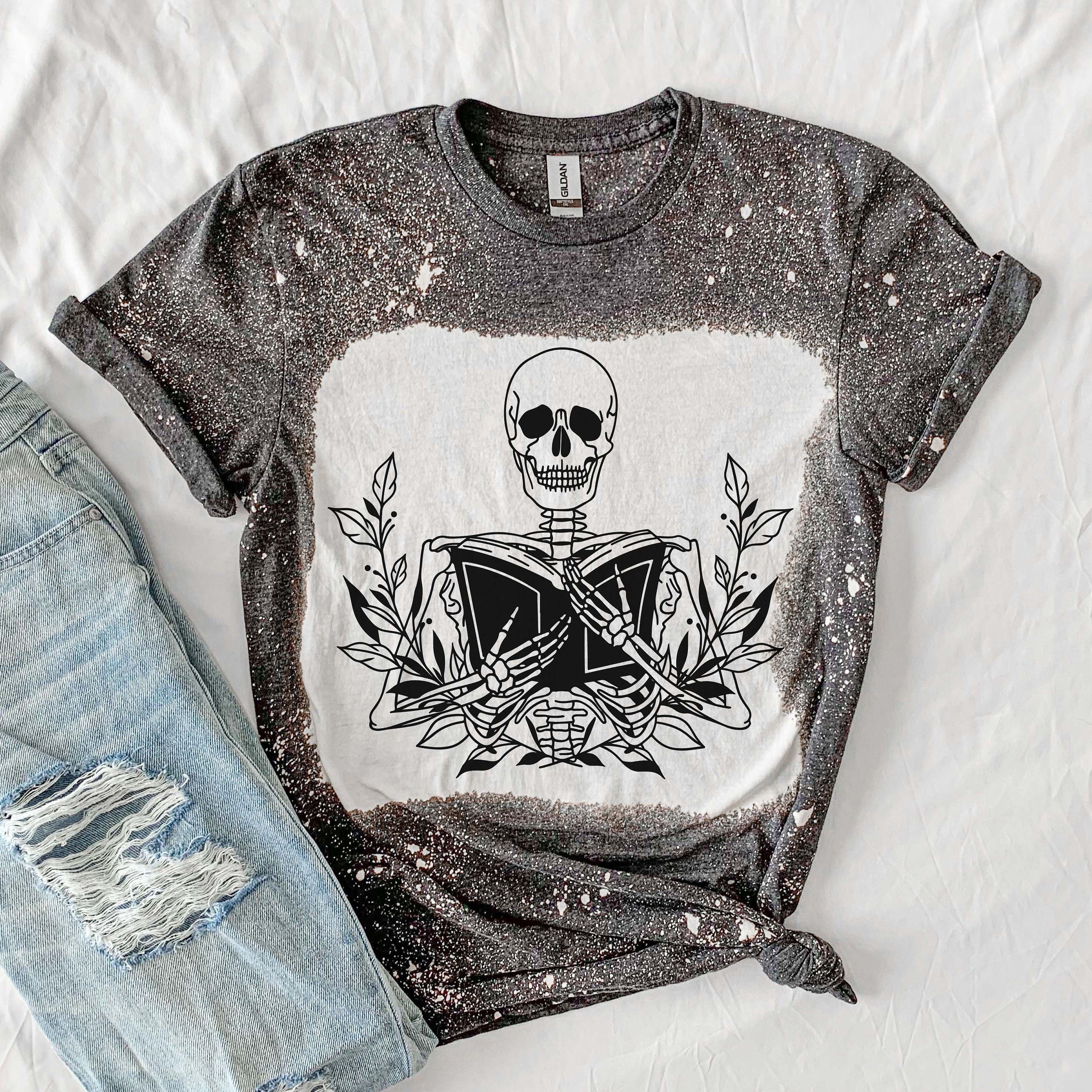 Dead inside but love to Read  Skelli and Books Shirt -Smut Shirt - Romance Book Reader Shirt - Book Shirt - Shirt for Reader - BookTOk Shirt